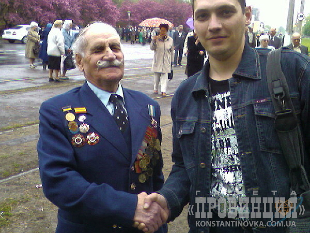 еще есть кому поклониться!