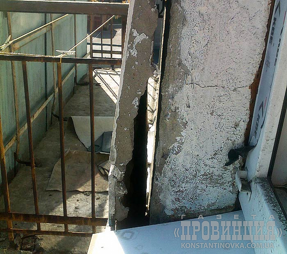 Эй, гражданин, туда не ходи, сюда ходи — плитка по башке упадет, совсем мертвый будешь!