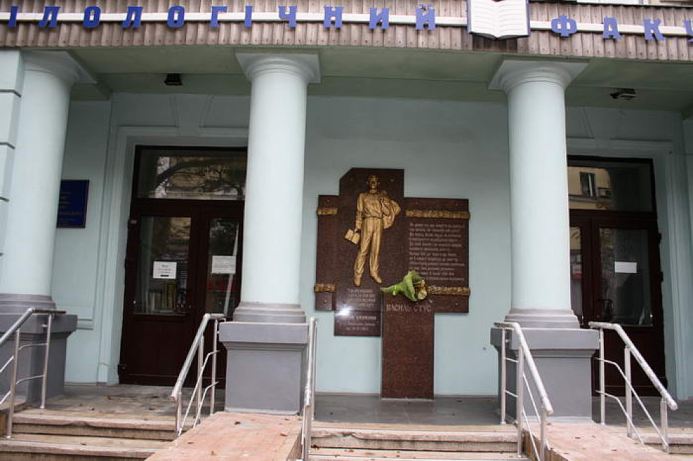 ОНИ НАШЕГО ЛЕНИНА. А МЫ ИХНЕГО СТУСА !!!