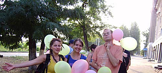 Десант европейских волонтеров в Константиновке