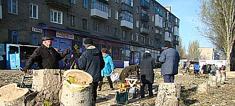 На Хитром разогнали торговцев зеленью...