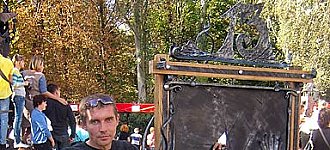 Битое зеркало из Константиновки на фестивале мистики