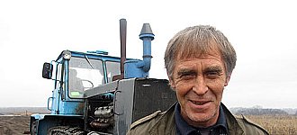 Землепашец Степанов: хозяин тракторов,  дзотов и... аэродрома