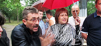 Народ с афганцами столкнули