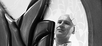 Один, среди зеркал,  в ограде отражений…