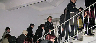 Сейчас около 200 человек штурмуют исполком