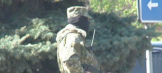 Неизвестные в масках обстреляли джип Волкова