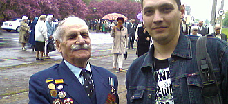 еще есть кому поклониться!