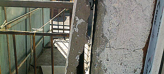 Эй, гражданин, туда не ходи, сюда ходи — плитка по башке упадет, совсем мертвый будешь!