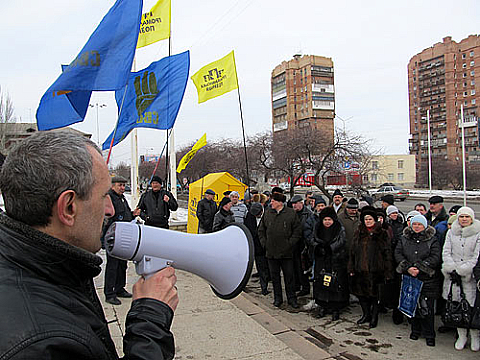 Майоріли над майданом прапори